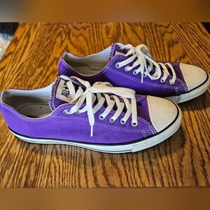 Converse chuck taylors